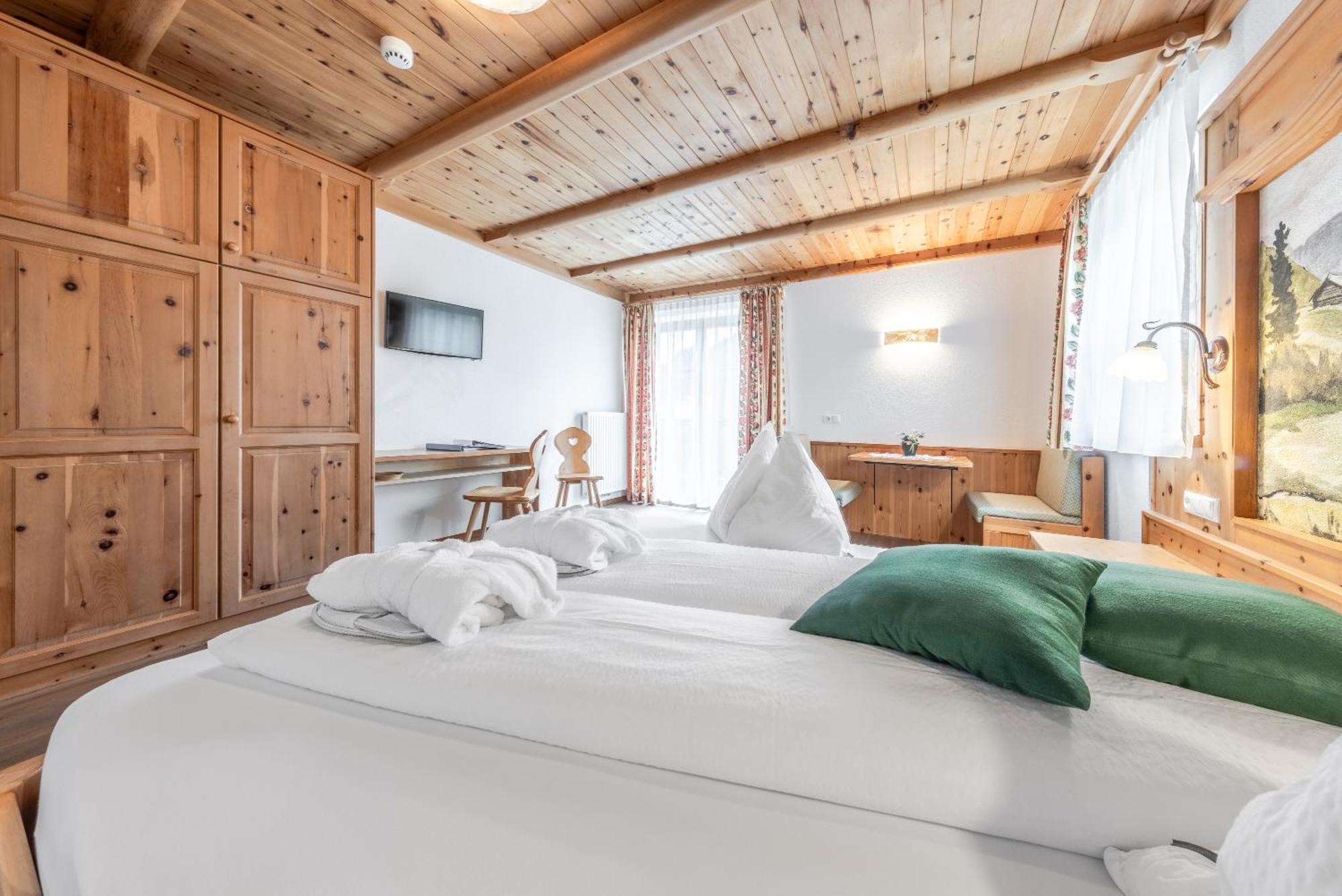 Hotel Pension Odles San Martino in Badia Dış mekan fotoğraf